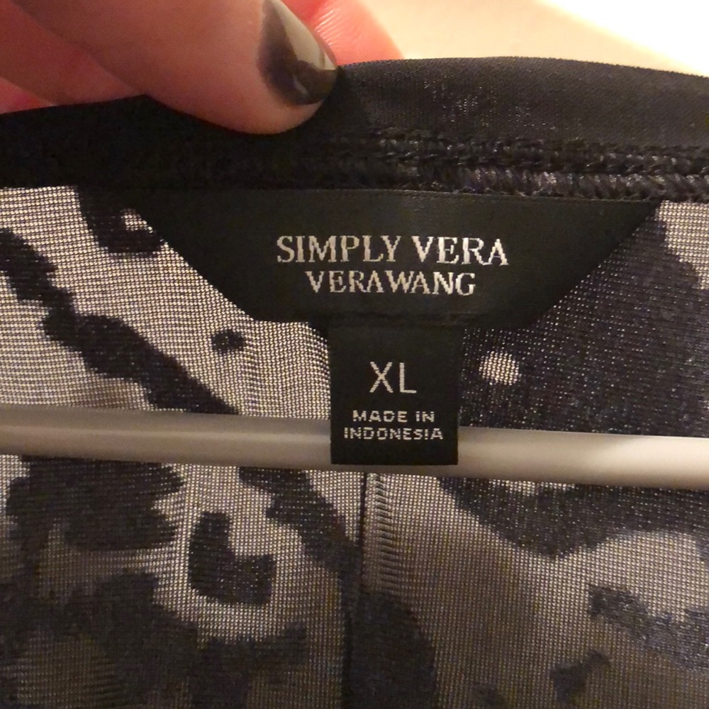 Simply Vera/Vera Wang dressy top sheer bottom hem - Picture 3 of 4